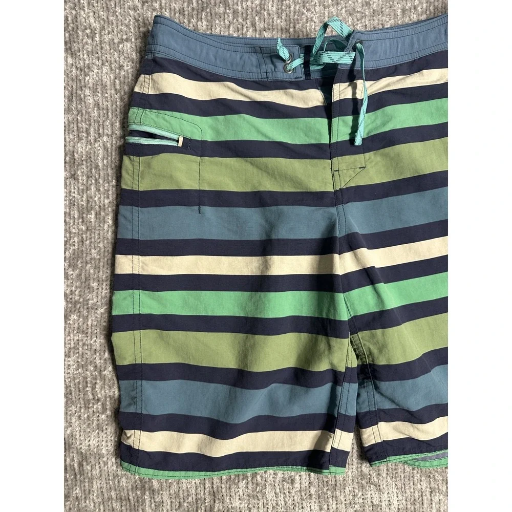 PATAGONIA BOYS BOARDSHORTS WAVEFARER WATER RIBBON BIG NETTLE GREEN 67817 SIZE 18